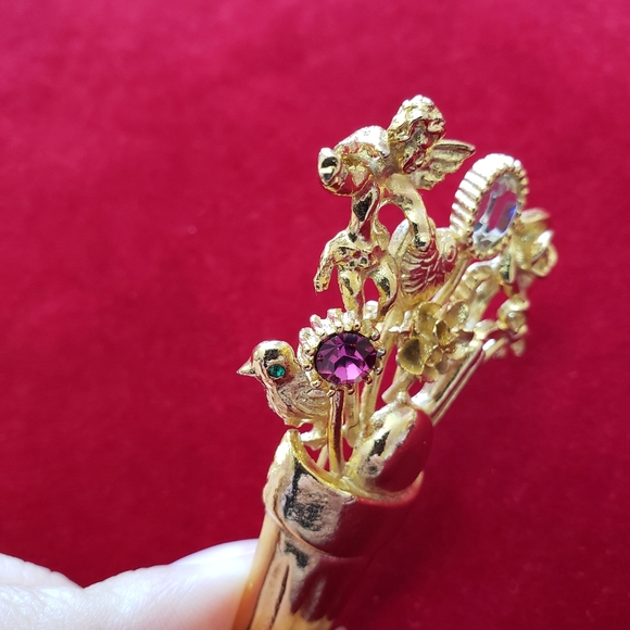 LARGE VINTAGE BROOCH PIN Vase with "Stick Pins" Cupid Bird Heart - Picture 8 of 12